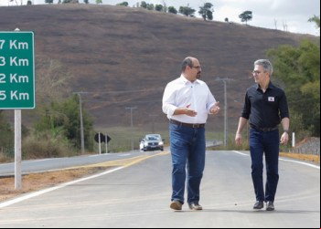 GOVERNADOR INAUGURA LMG 760 EM SÃO JOSÉ DO GOIABAL