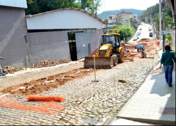 PREFEITURA DO PRATA REALIZA OBRAS DE PREVENCÃO A ENCHENTES