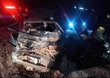 NOVA ERA:BATIDA ENTRE CARRO E CARRETA DEIXA UM EM ESTADO GRAVE