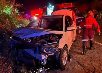 MOTORISTA EMBRIAGADO COM FAMÍLIA SOFRE ACIDENTE NA BR-262 NA SERRA DO MACUCO