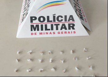 PM apreende quase 30 pedras de crack no bairro São José, em João Monlevade