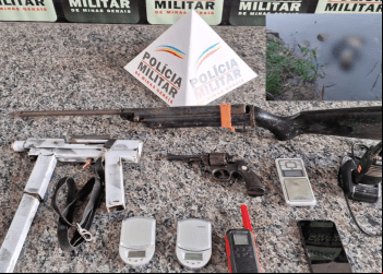 Suspeitos de envolvimento em assassinato são presos pela Polícia Militar