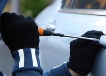 Motorista tem carro furtado em João Monlevade