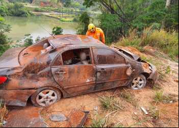 BR-381: Carro cai em ribanceira e deixa um morto e dois feridos em Antônio Dias
