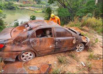 Acidente de capotamento na BR-381 deixa uma vítima fatal na divisa de Antônio Dias