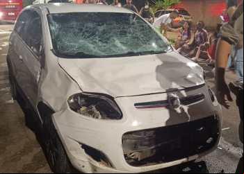 CARRO ATROPELA BLOCO DE CARNAVAL EM SÃO GONÇALO E DEIXA MAIS DE 20 FERIDOS