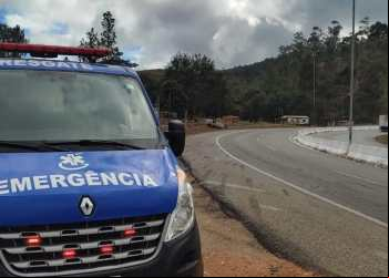 NOVA ERA: CARRO CAPOTA E DEIXA UM FERIDO NA BR-381 PRÓXIMO A GRUTA