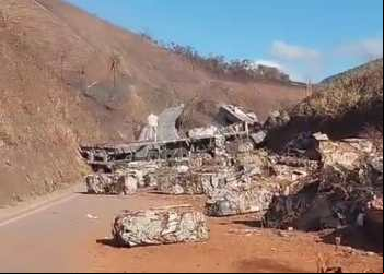 ESTRADA DE NOVA ERA PARA ITABIRA INTERDITADA NOS DOIS SENTIDOS