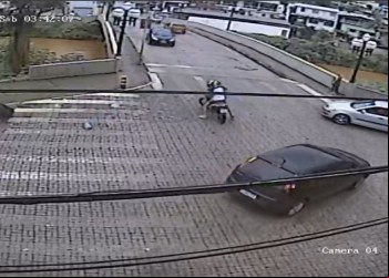 MULHER É ARRASTADA POR CORDA PRESA A CAMINHONETE EM NOVA ERA