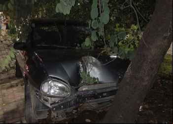 IDOSO BATE CARRO E É SOCORRIDO EM ESTADO GRAVE