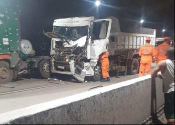 ACIDENTE NO TUNEL DA PRAINHA MOBILIZA BOMBEIROS EM ANTÔNIO DIAS