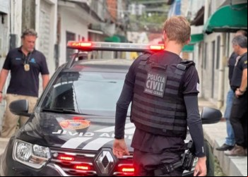 NOVA ERA:VIDRACEIRO ACUSADO DE TENTAR MATAR A EX E ATROPELAR HOMEM É PRESO PELA POLÍCIA CIVIL