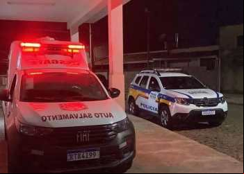 URGENTE: JOVEM É EXECUTADO COM VÁRIOS TIROS NA PORTA DE CASA EM SANTA BÁRBARA
