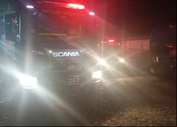 NOVA ERA:INCÊNDIO EM CAMINHÃO DE CARVÃO MOBILIZA BOMBEIROS NA BR-381 PRÓXIMO AO ESPERANÇA