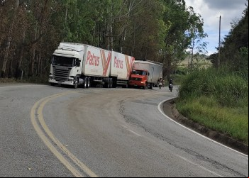 ACIDENTE EM NOVA ERA TERMINA COM SAQUE DE CARGA, TIROS DE BORRACHA E PRISÕES