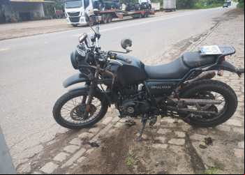 BR-381 NOVA ERA: COLISÃO ENTRE MOTO E CARRETA DEIXA UM FERIDO NA CAPELINHA