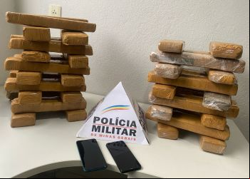 PM DE ANTÔNIO DIAS APREENDE MAIS DE 30 BARRAS DE MACONHA NA BR-381