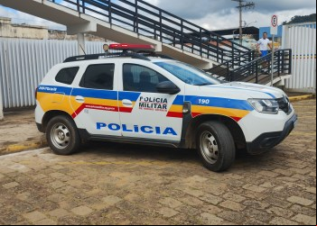 ALUNO LEVA ARMA DO PAI PARA ESCOLA EM NOVA ERA E MOBILIZA POLÍCIA