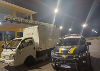 CARRO FURTADO EM BH É RECUPERADO PELA PRF EM NOVA ERA. CONDUTOR POSSUÍA MANDADO DE PRISÃO.