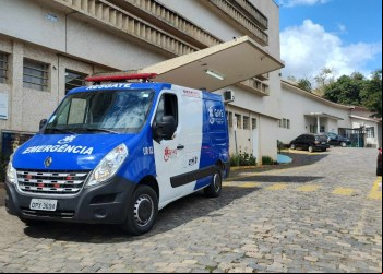 HOMEM CAI DE TELHADO E FICA FERIDO EM NOVA ERA