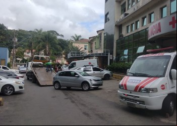 PM REALIZA OPERAÇÃO CONTRA DESORDEM NO TRÂNSITO EM JOÃO MONLEVADE COM FOCO EM ESTACIONAMENTO IRREGULAR NO HOSPITAL MARGARIDA