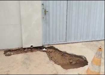 MORADORES DE DIONÍSIO DENUNCIAM BURACO DEIXADO PELA COPASA