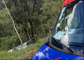 MOTORISTA PERDE O CONTROLE CAPOTA NA ESTRADA PARA DIONÍSIO