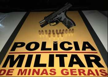 HOMEM É PRESO COM PISTOLA 9MM DURANTE OPERAÇÃO DA POLÍCIA RODOVIÁRIA EM ITABIRA