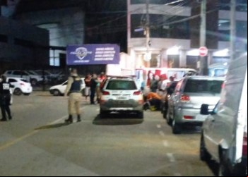 JOÃO MONLEVADE: HOMEM É AGREDIDO A PAULADAS POR PRIMO NA AVENIDA GENTIL BICALHO; VÍTIMA TINHA MANDADO DE RECAPTURA EM ABERTO