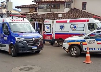 HOMEM A MAL AO VOLANTE E COLIDE COM POSTE DE ENERGIA EM SANTA BÁRBARA