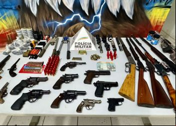 POLÍCIA MILITAR APREENDE 20 ARMAS DE FOGO E MAIS DE 500 MUNIÇÕES EM IPATINGA