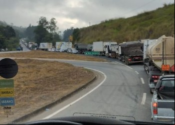 OBRAS NA BR-381 CAUSAM LONGAS FILAS EM JOÃO MONLEVADE E NOVA ERA