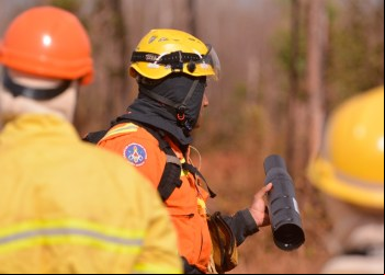 CADELA DO CORPO DE BOMBEIROS LOCALIZA CORPO DE MULHER DESAPARECIDA ÀS MARGENS DA BR-381
