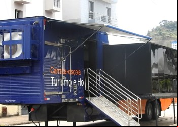 CARRETA-ESCOLA DO SENAC PERMANECE EM NOVA ERA ATÉ QUARTA-FEIRA EM PREPARAÇÃO PARA O FESTIVAL GASTRONÔMICO